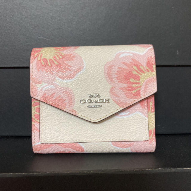 COACH(コーチ)のcoach 正規品　コーチ　折財布　桜 レディースのファッション小物(財布)の商品写真