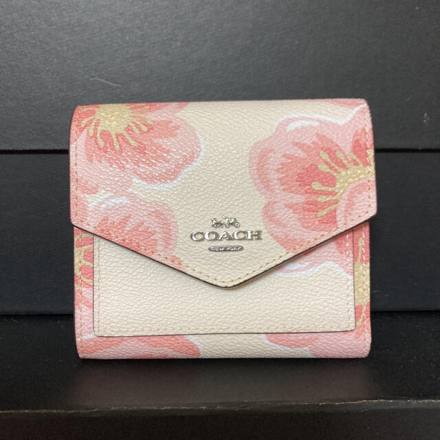 COACH(コーチ)のcoach 正規品　コーチ　折財布　桜 レディースのファッション小物(財布)の商品写真