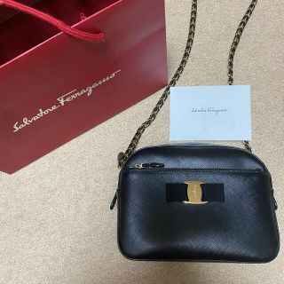 サルヴァトーレフェラガモ(Salvatore Ferragamo)のフェラガモ  チェーン　ショルダーバッグ  黒(ショルダーバッグ)