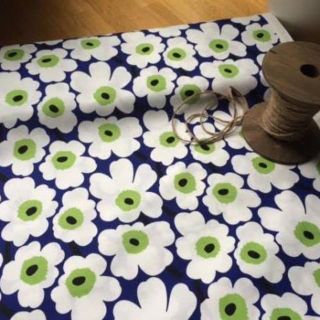 マリメッコ(marimekko)の残１マリメッコ フィンエアー 生地 白/ネイビー/ライムグリーン 希少(生地/糸)