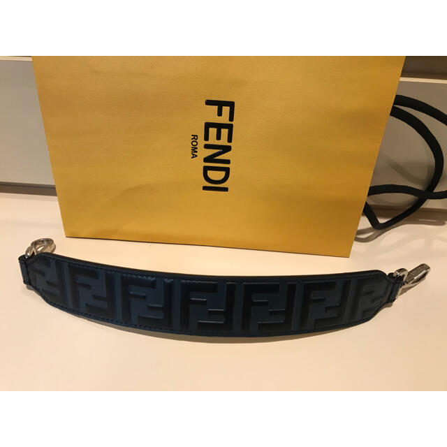 FENDI(フェンディ)の【ここなっつ様専用】FENDI ストラップ フェンディ  レディースのバッグ(ハンドバッグ)の商品写真