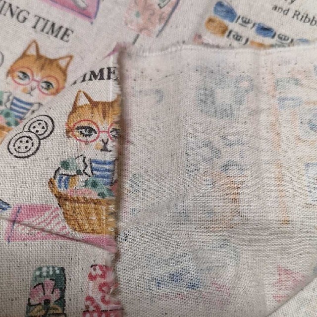 ソバカスキッズ　猫　生地　ソーイング　yuwa　綿麻　生成り　約55×21 ハンドメイドの素材/材料(生地/糸)の商品写真