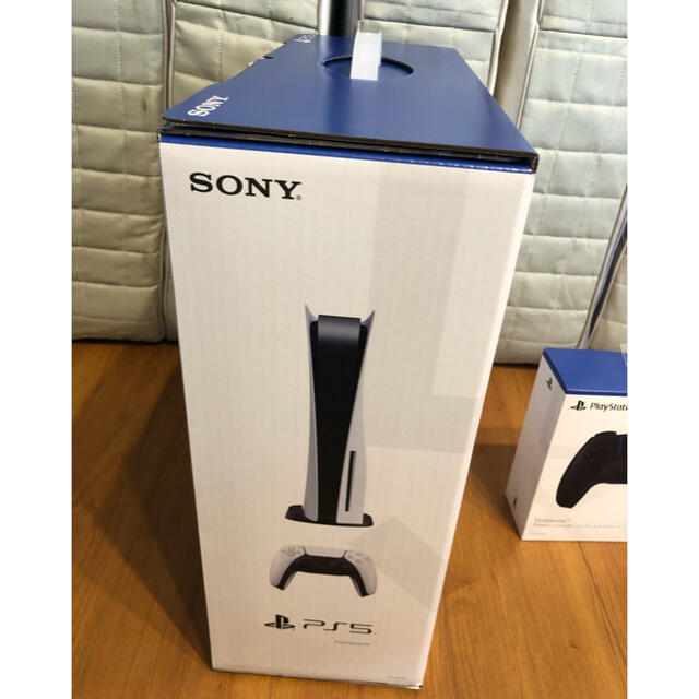 SONY(ソニー)の新品 PS5 本体＋DualSense コントローラー ミッドナイトブラック エンタメ/ホビーのゲームソフト/ゲーム機本体(家庭用ゲーム機本体)の商品写真