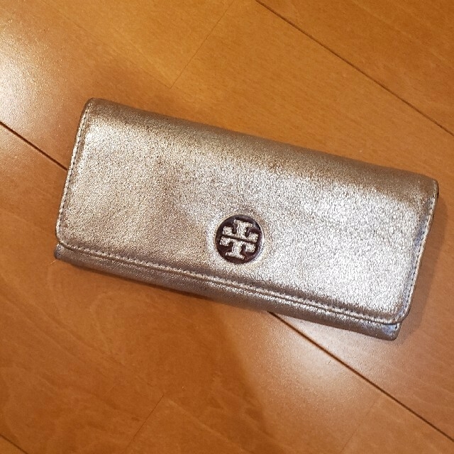 Tory Burch(トリーバーチ)のTory Burch　シルバー財布 レディースのファッション小物(財布)の商品写真