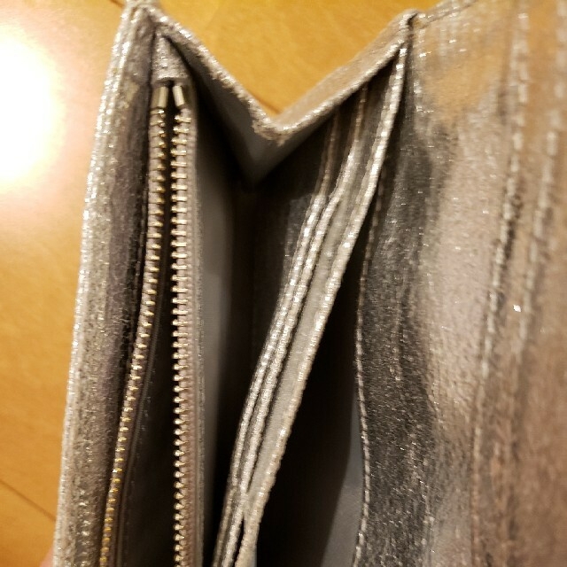 Tory Burch(トリーバーチ)のTory Burch　シルバー財布 レディースのファッション小物(財布)の商品写真