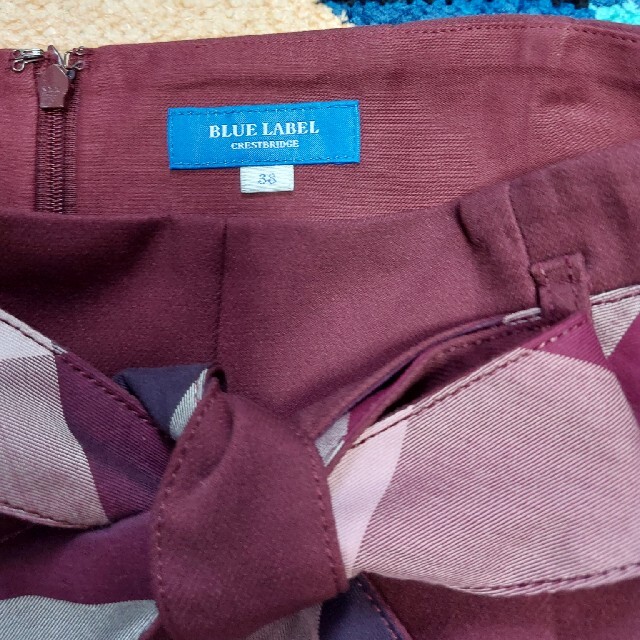 BURBERRY BLUE LABEL(バーバリーブルーレーベル)の値下げ中‼️バーバリー・ブルーレーベル　前スリットスカート レディースのスカート(ひざ丈スカート)の商品写真