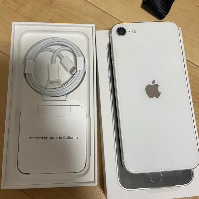 新品 iPhoneSE2 本体 64GB SIMロック解除済み第2世代ホワイト