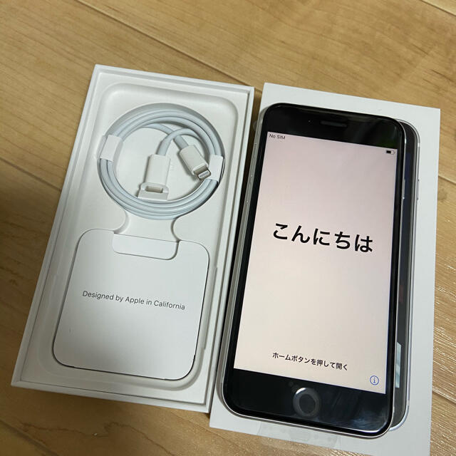 新品 iPhoneSE2 本体 64GB SIMロック解除済み第2世代ホワイトのサムネイル