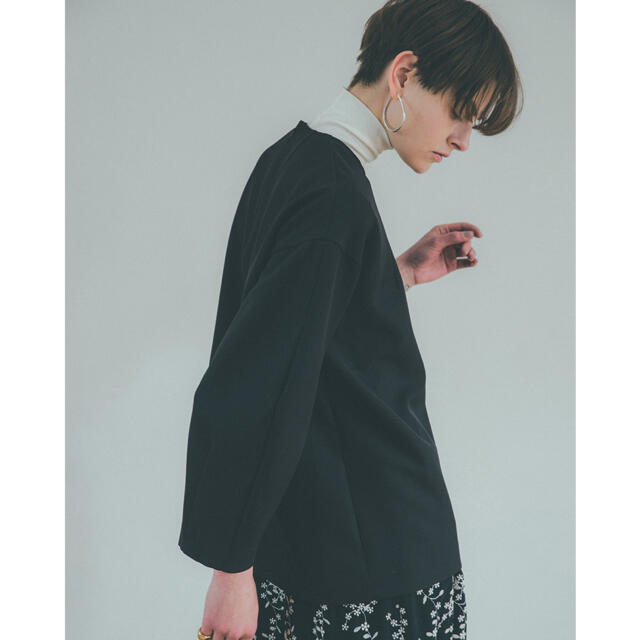 クラネ　ARCH CUT DOUBLE CLOTH TOPS