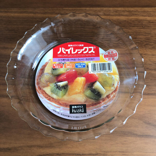 Pyrex(パイレックス)の【新品未使用】パイレックス イワキ 耐熱ガラス ふち飾り皿 15cm インテリア/住まい/日用品のキッチン/食器(調理道具/製菓道具)の商品写真