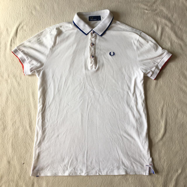 FRED PERRY(フレッドペリー)のフレッドペリー ポロシャツ メンズ　白　トリコロール　メンズ　M メンズのトップス(ポロシャツ)の商品写真