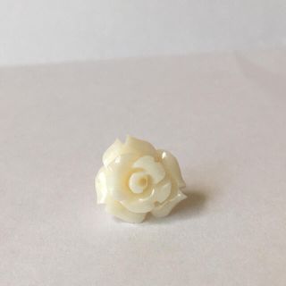 ドラゴンローズ 白サンゴ バラピアス k18