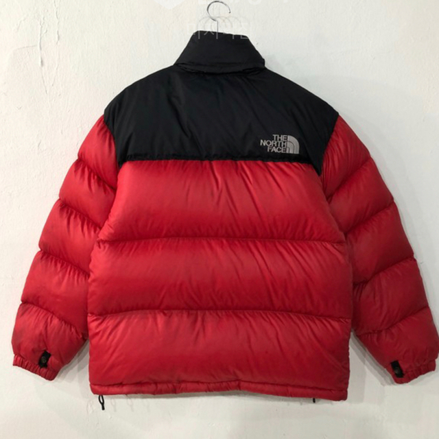 THE NORTH FACE(ザノースフェイス)の大人気ノースフェイス★ヌプシ　700フィル　ダウンジャケット　ブラック　レッド メンズのジャケット/アウター(ダウンジャケット)の商品写真