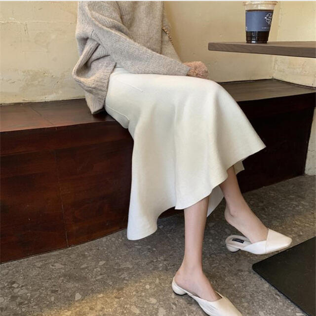 お値下げ！2021年　秋　冬　ロングスカート　新品　白　インポート レディースのスカート(ロングスカート)の商品写真