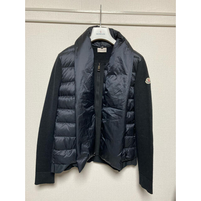 MONCLER(モンクレール)のモンクレール　カーディガン　ダウン　ニット　マフラー　ノーカラー　mサイズ　黒 レディースのトップス(カーディガン)の商品写真