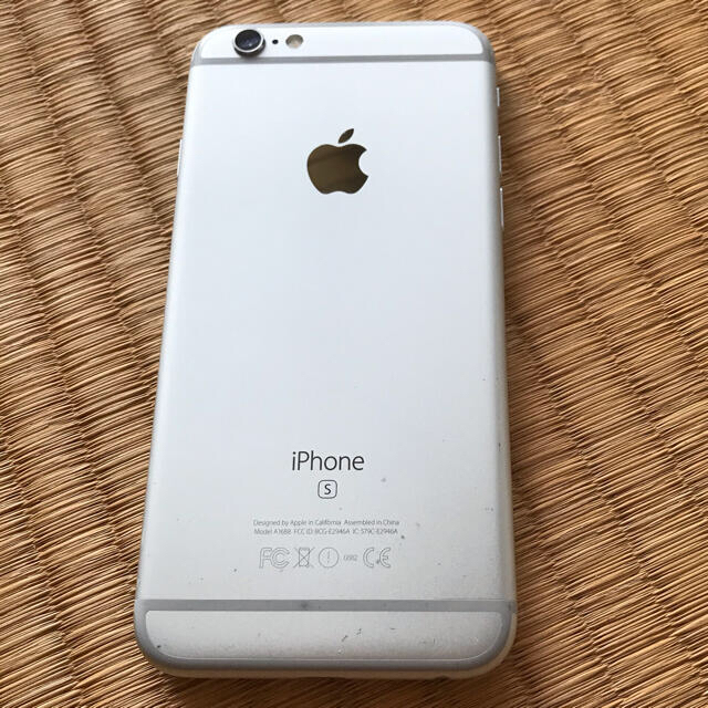 Apple(アップル)のiPhone 6s Silver 16 GB SIMフリー 香港版 スマホ/家電/カメラのスマートフォン/携帯電話(スマートフォン本体)の商品写真