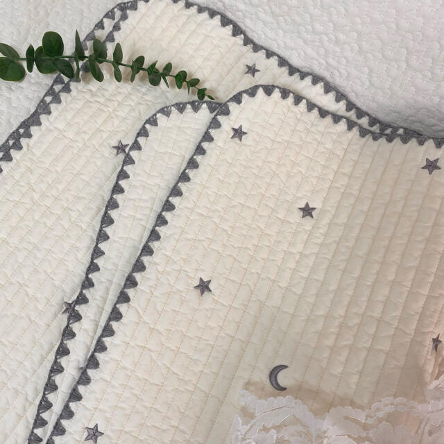 noopy様✨韓国イブル 星と月刺繍プレミアム ベビーイブル　70×90(±2) キッズ/ベビー/マタニティのこども用ファッション小物(おくるみ/ブランケット)の商品写真