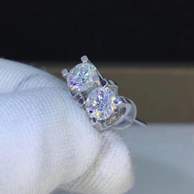 合計1カラット 】輝くモアサナイト ダイヤモンド ピアス k18-
