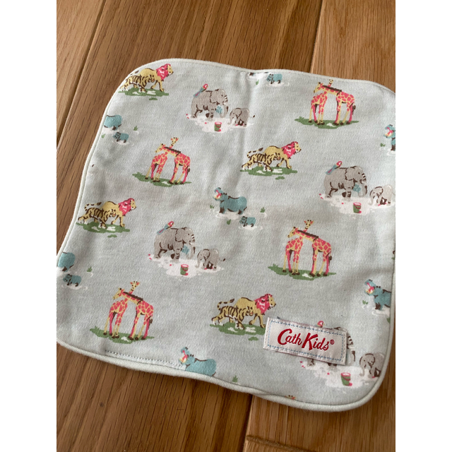 Cath Kidston(キャスキッドソン)の【新品・未使用】キャスキッドソン　ハンカチ　ガーゼ　2枚セット キッズ/ベビー/マタニティのこども用ファッション小物(その他)の商品写真