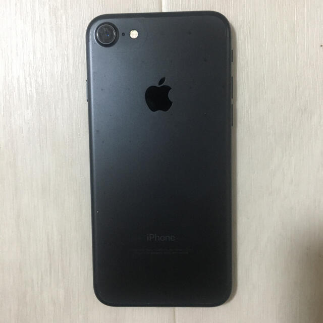 iPhone(アイフォーン)のiPhone7 ブラック128GBバッテリー100% カメラレンズ汚れ有 スマホ/家電/カメラのスマートフォン/携帯電話(スマートフォン本体)の商品写真