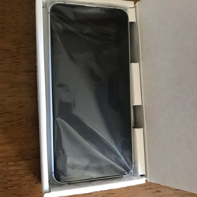 得価セール AQUOS - 新品◎SIMフリー AQUOS sense3 basic SHV48 シルバーの通販 by あらち☆只今最短1週間後発送|アクオスならラクマ 定番再入荷