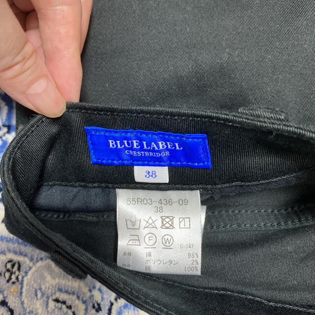 BURBERRY BLUE LABEL(バーバリーブルーレーベル)のブルーレーベルクレストブリッジ　コンパクトチノストレッチパンツ　美品 レディースのパンツ(チノパン)の商品写真