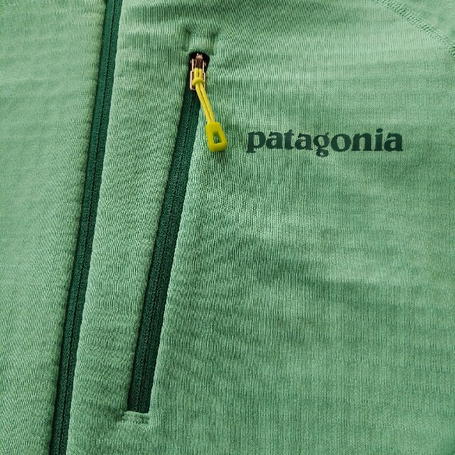 patagonia(パタゴニア)のpatagoniaR1　プルオーバー・フーディ　ウィメンズ　Mサイズ スポーツ/アウトドアのアウトドア(登山用品)の商品写真