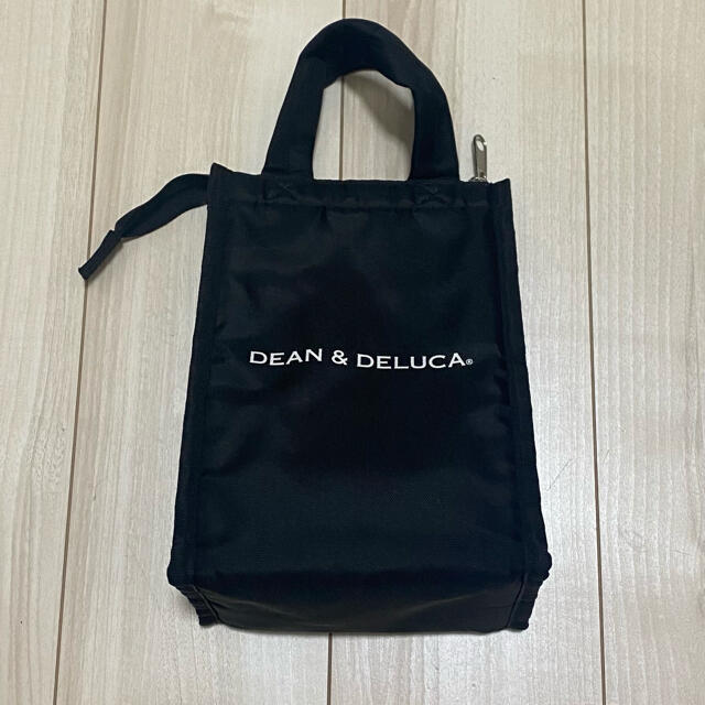 DEAN & DELUCA(ディーンアンドデルーカ)のDEAN & DELUCA クーラーバッグ ブラックS インテリア/住まい/日用品のキッチン/食器(弁当用品)の商品写真