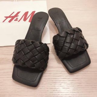 エイチアンドエム(H&M)のH&M 編み込みサンダル　ミュール　美品(サンダル)