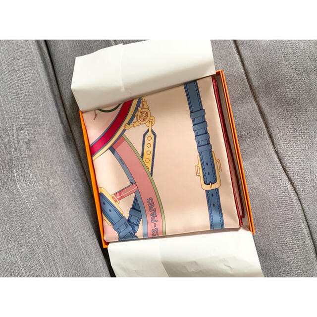 Hermes(エルメス)の新品未使用　エルメス　カレ90 スカーフ レディースのファッション小物(バンダナ/スカーフ)の商品写真