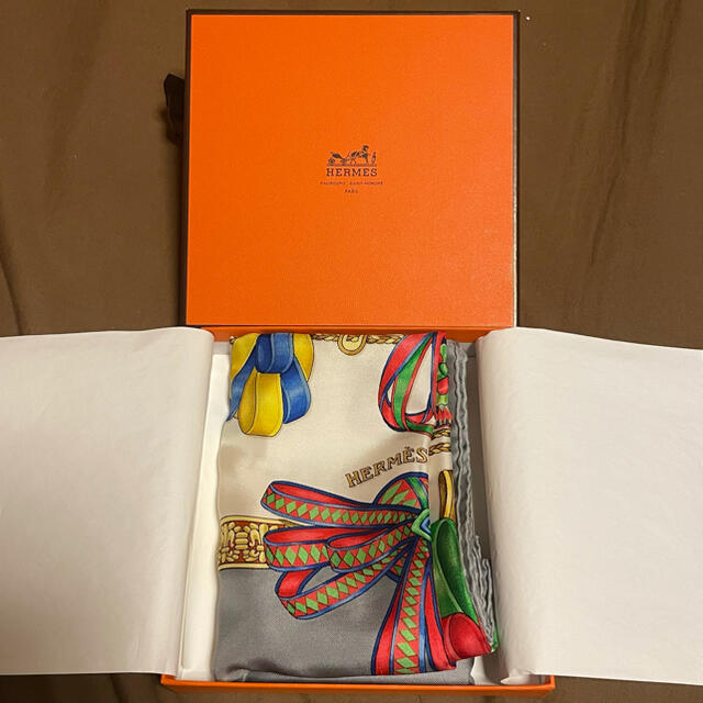 箱付きタグ無し】HERMES(エルメス)カレ90 馬のリボン スカーフ 箱付きタグ無し】HERMES(エルメス)カレ90 馬のリボン スカーフ