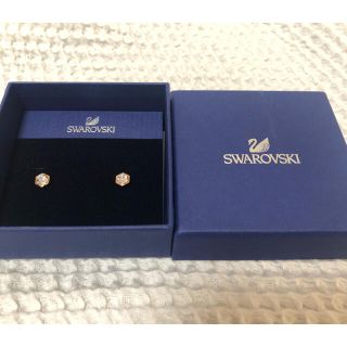 スワロフスキー(SWAROVSKI)のピアス　クリスタル　ピンクゴールド(ピアス)