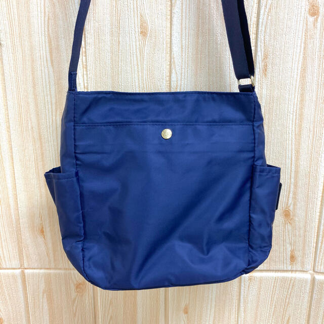 Kanana project(カナナプロジェクト)の【kanana project 】ショルダーバッグ ポーラ2 ネイビー チャーム レディースのバッグ(ショルダーバッグ)の商品写真