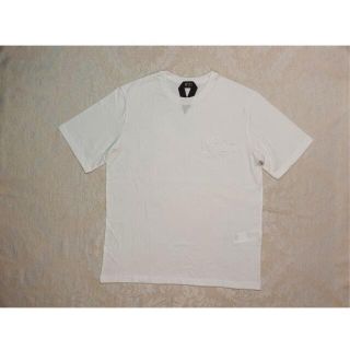 ヌメロヴェントゥーノ(N°21)の【新品・未使用】N°21 エンボスロゴコットンTシャツ　Lサイズ(Tシャツ/カットソー(半袖/袖なし))