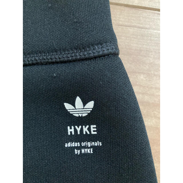 HYKE(ハイク)のHYKE アディダス　タイトスカート レディースのスカート(ひざ丈スカート)の商品写真
