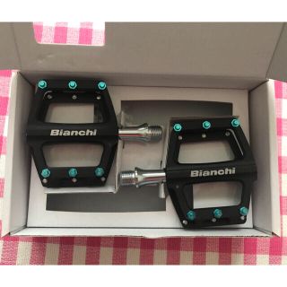 ビアンキ(Bianchi)の【mmm様専用】BIANCHI ビアンキ CNC フラットペダル A(パーツ)