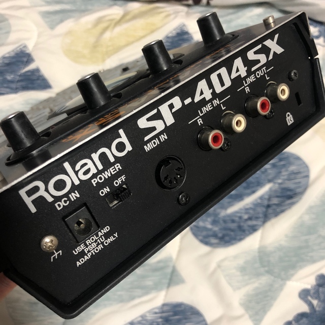 Rolandのサンプラー SP-404SX 6