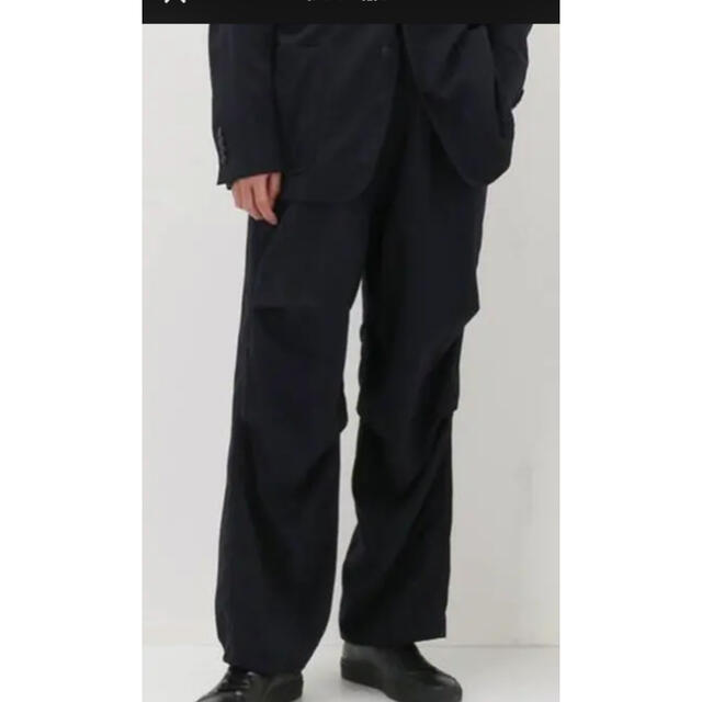 COMOLI(コモリ)の美品　コモリ　ウールニータックパンツ　ネイビー　サイズ2 メンズのパンツ(スラックス)の商品写真