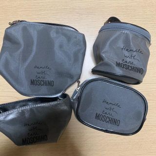 モスキーノ(MOSCHINO)のモスキーノ　ポーチ　4点セット　シルバー　未使用(ポーチ)