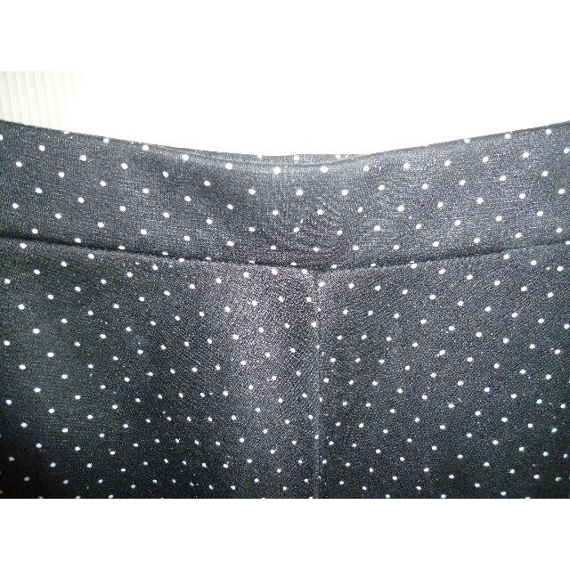 H&M(エイチアンドエム)の黒地小白点斑模様ひざ上スカート　0152 エンタメ/ホビーのコスプレ(衣装)の商品写真