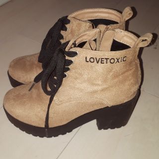 ラブトキシック(lovetoxic)のLOVETOXIC💓編み上げショートブーツ(ブーツ)