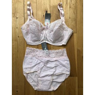 ダイアナ(DIANA)の【未使用品】ダイアナ　補正下着　ブラジャーとパンツ(ブラ)