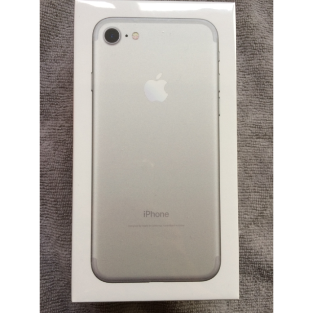 新品・未使用・未開封/iPhone7(32GB)シルバー/SIMロック解除済