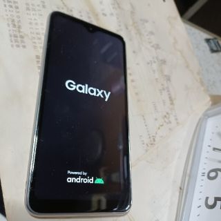 サムスン(SAMSUNG)のUQモバイル Galaxy A21 SCV49 ホワイト(スマートフォン本体)