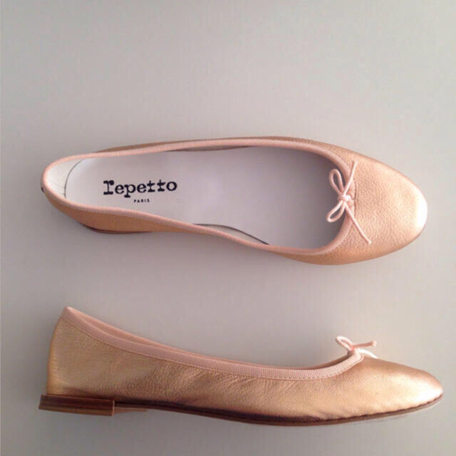 repetto(レペット)の今季定価38880円♡レアカラー♡入手困難♡新品 フランス製 レペット パンプス レディースの靴/シューズ(ハイヒール/パンプス)の商品写真