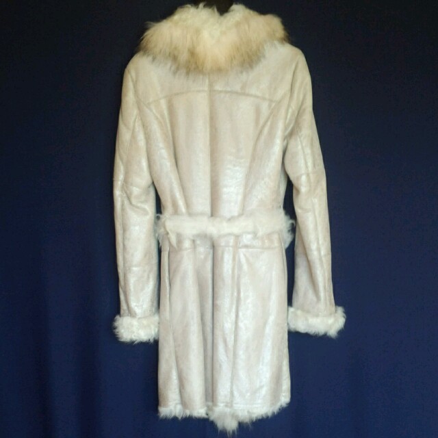 VERGE  羊皮　ロングコート レディースのジャケット/アウター(毛皮/ファーコート)の商品写真