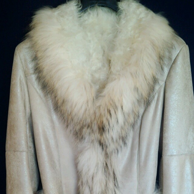VERGE  羊皮　ロングコート レディースのジャケット/アウター(毛皮/ファーコート)の商品写真