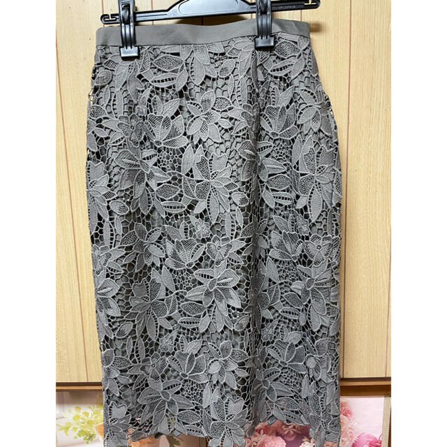 JUSGLITTY(ジャスグリッティー)のケミカルフラワーレースタイトスカート レディースのスカート(ひざ丈スカート)の商品写真