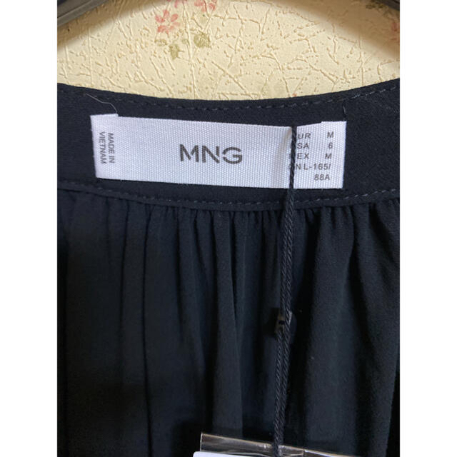 【新品】mango ワンピース 今期秋物 タグつき レディースのワンピース(ひざ丈ワンピース)の商品写真