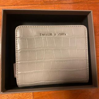 チャールズアンドキース(Charles and Keith)のチャールズアンドキース　二つ折りミニ財布　グレー(財布)